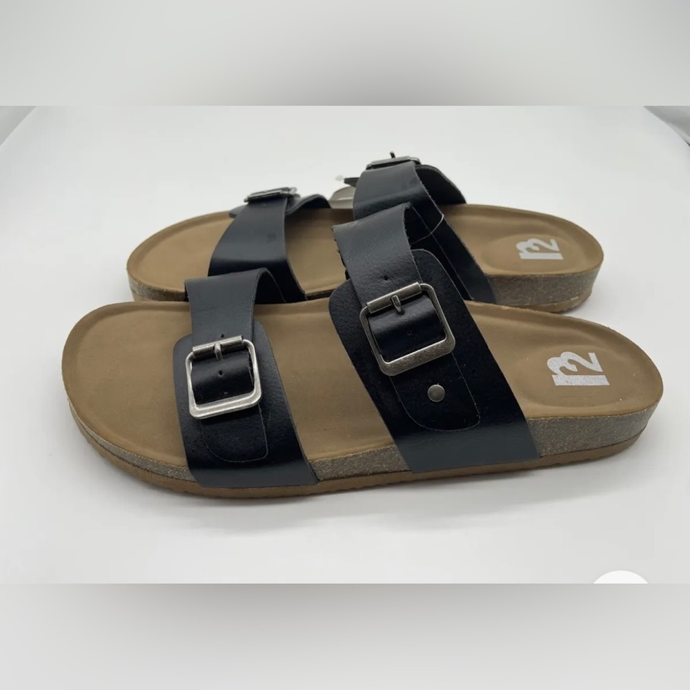 ☀️3/$25☀️ R2 Berkeley Sandal Size 8. New without tags.